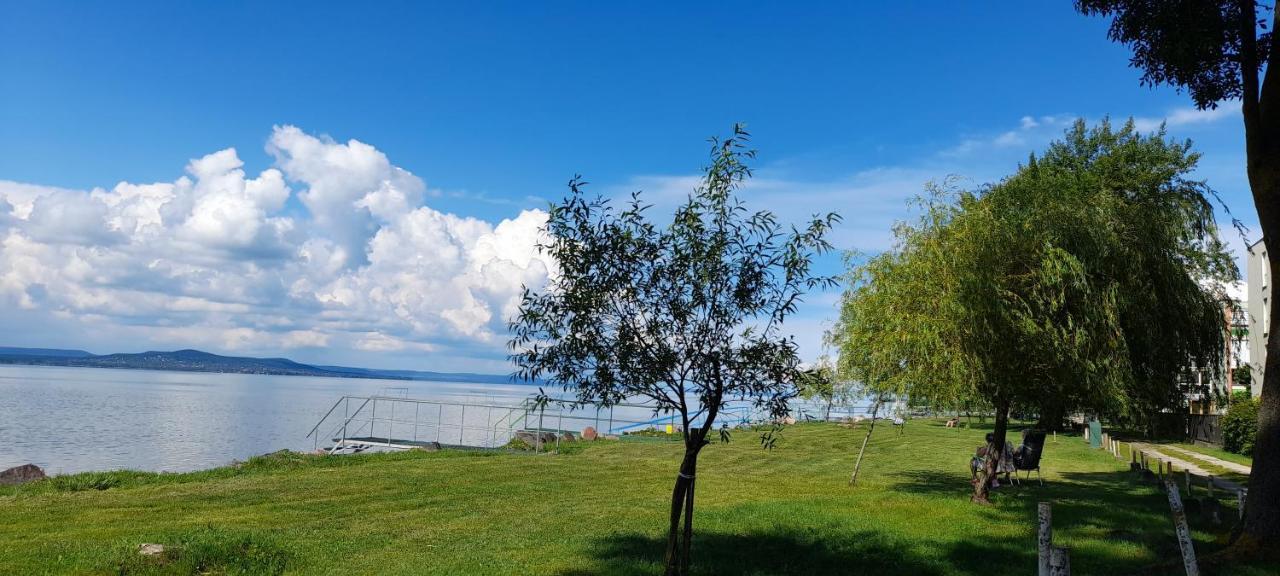 Suello Utcai Apartman Fonyod Vizparti Es Panoramas! On The Waterfront And With Balaton Panorama! Dış mekan fotoğraf